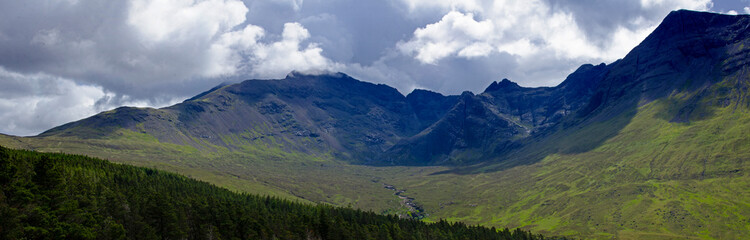 Obraz premium Panoramic view of the Black Cullins near Glenbrittle on the Isle of Skye in the Scottish Highlands of Scotland UK
