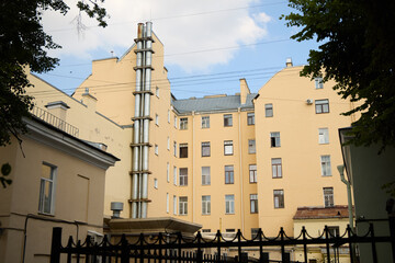 Exploring Urban Architecture through the Lens of Historical Building Design and Structure