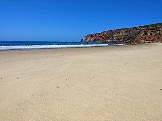 Weiter Sandstrand an der Algarve