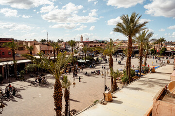 Aussicht auf den Platz Jemaa el-Fna in Marrakesch