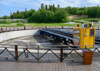 Circular railway platform for turning a train or carriage 180 degrees