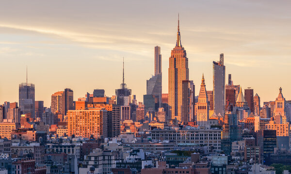 Manhattan skyline at sunset, New York City, USA