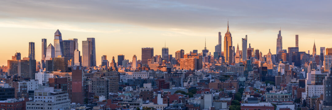 Manhattan skyline panorama at sunset, New York City, USA