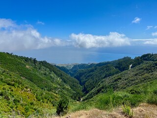 eine Wanderung vom Wanderparkplatz Rabaçal zum Forsthaus Rabaçal vorbei am Risco-Wasserfall und...