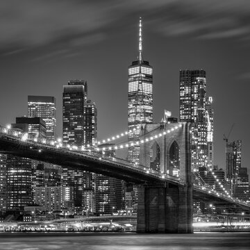 Fototapeta Brooklyn Bridge at night in black and white, New York City, USA