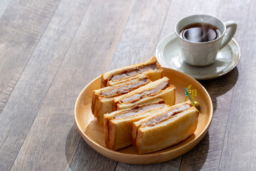 カツサンドとホットコーヒー