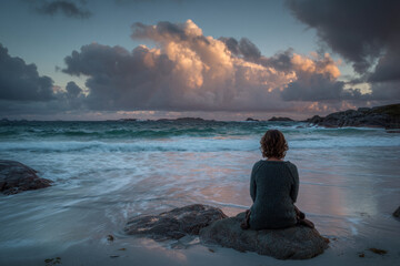 Fototapeta premium Calm, fluid visualization of thoughts in motion, evoking introspection and mindfulness. Ideal for mental health campaigns, educational materials, and inspirational content