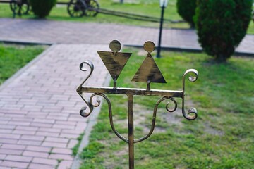 A sign indicating the women's and men's restrooms