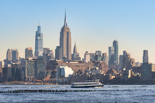 Manhattan skyline with view of Empire State Building, New York City, USA