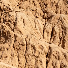 Obraz premium Detailed Close Up of Eroded Brown Soil Texture in Arid Landscape on Sunny Day