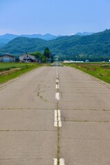 一本道・北の大地（北海道・帯広市）
