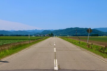 一本道・北の大地（北海道・帯広市）
