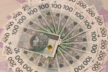 banknoty polskie 200zł i 100 zł