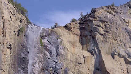4K panoramic footage sweeps across Bridalveil Fall—plunging 617 ft year-round—and the neighboring granite cliffs. Ideal B-roll for nature, travel, or outdoor-adventure projects.