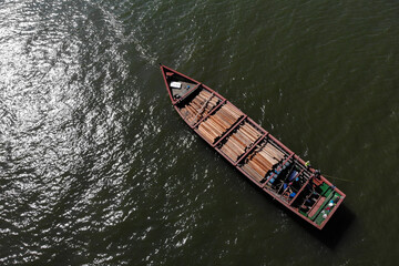 Barcaza maderera Juanchaco Buenaventura Valle Colombia