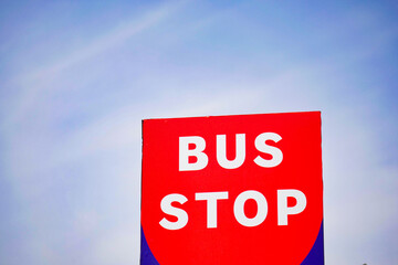 Obraz premium Bus stop sign against clear blue sky