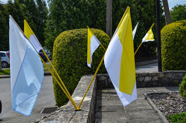 white, yellow and white, blue church flags