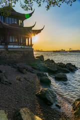 Obraz premium The beautiful natural scenery of the Yangtze River and the ancient riverside architecture in Jiangyin, Jiangsu Province, China, on July 20, 2025