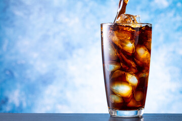 アイスコーヒーを注ぐ