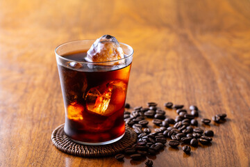 アイスコーヒーとコーヒー豆
