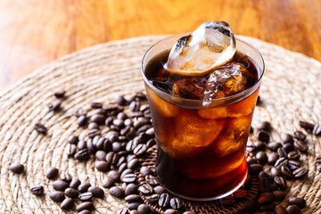 アイスコーヒーとコーヒー豆
