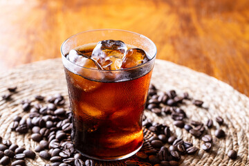 アイスコーヒーとコーヒー豆