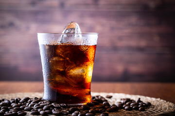 アイスコーヒーとコーヒー豆
