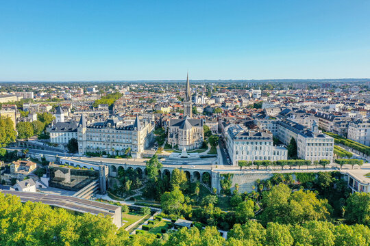 Vue a&eacute;rienne du boulevard des Pyr&eacute;n&eacute;es, Pau