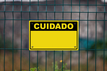 Blank yellow Spanish warning sign