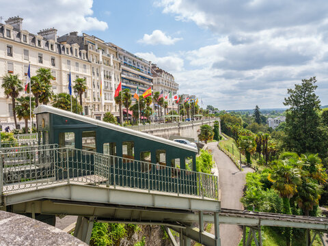 Funiculaire de Pau, depuis la fontaine de Vigny, boulevard des Pyr&eacute;n&eacute;es