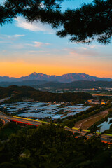 노을이 지는 북한산