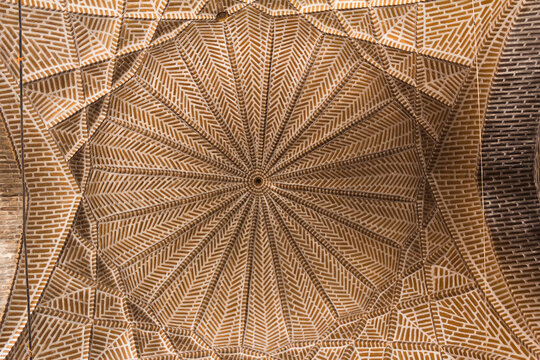 Intricate brickwork ceiling with stunning geometric patterns in Yazd, Iran, showcasing traditional Persian architecture and artistic craftsmanship. - Powered by Adobe