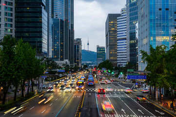 Obraz premium 서울 도심 도로 야경