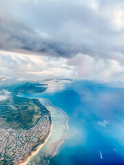 Strand von Mauritius aus dem Flugzeug gesehen