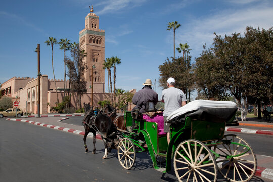 Koutoubia Mosque Minaret and horse-drawn carriage, Marrakesh, Morocco, North Africa