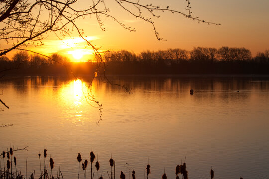 Sunrise over Kingsmill Reservoir, Sutton in Ashfield, Nottinghamshire, England