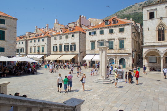 Stradun and Orlando's Column, Dubrovnik, Dalmatia, Croatia