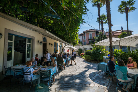 Cafe restaurant on Isola dei Pescatori, Borromean Islands, Lago Maggiore, Piedmont, Italian Lakes, Italy