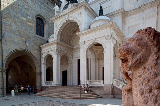 Palazzo Della Ragione, Piazza Vecchia, Bergamo, Lombardy, Italy