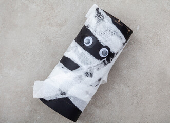 Halloween craft with toilet roll
