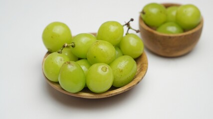 close up green grapes 