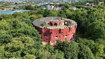Fort 31 "Św. Benedykt" to zabytkowy fort wieżowy wchodzący w skład Twierdzy Kraków, zlokalizowany na Wzgórzu Lasoty w Podgórzu. Kraków, Polska, Europa