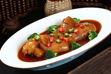 Chinese cuisine, Cantonese cuisine, one palm determines the universe