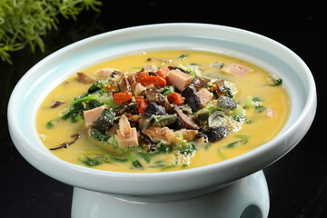 Chinese cuisine, Cantonese cuisine, vegetables served in soup