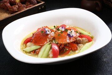 Chinese cuisine, Cantonese cuisine, stewed hairy crabs with loofah