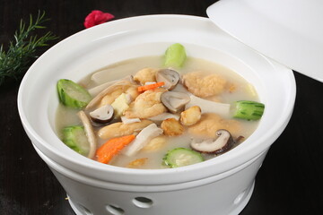 Chinese cuisine, Cantonese cuisine, luffa stewed with fish and tofu