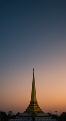 Obraz premium Golden Pagoda at Sunset A Serene Thai Temple Silhouette