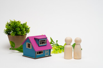 家の模型と2人のペグ人形