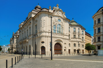 Obraz premium Die Slowakische Philharmonie am Ľudovít-Štúr-Platz in Bratislava, Slowakei
