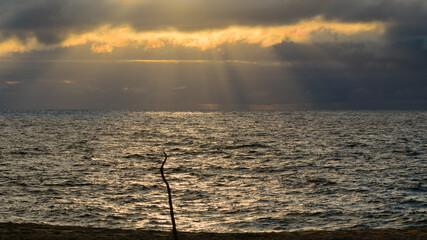 Rayons du soir et eau